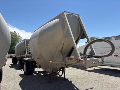 J & L 2-570 Dry Bulk / Pneumatic Tank Trailer