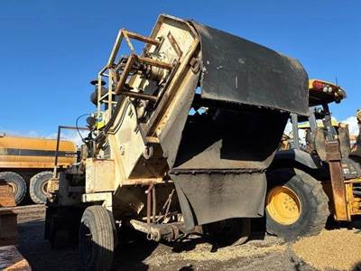 Cedarapids MS2 Material Transfer Vehicle