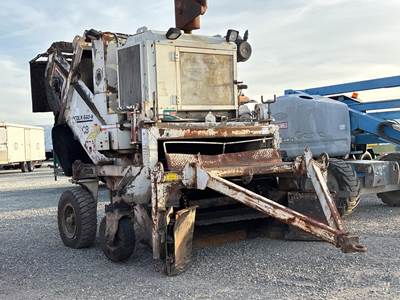 Lincoln 660H Material Transfer Vehicle