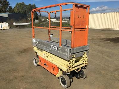 JLG 1930ES Scissor Lift - 18ft Working Height
