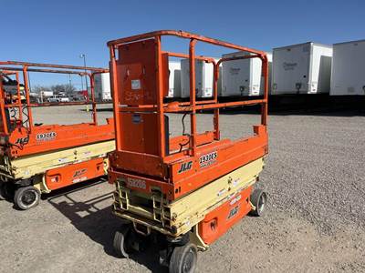 JLG 1930ES Scissor Lift - 19ft Working Height