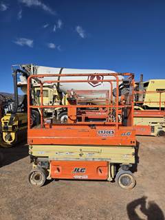 JLG 1930ES Scissor Lift - 19ft Working Height