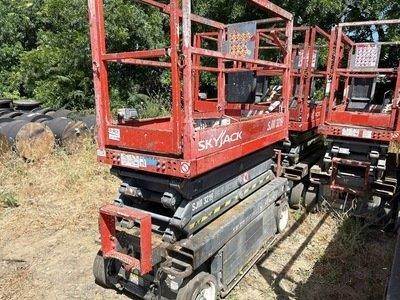 Skyjack SJIII 3219 Scissor Lift - 19ft Working Height