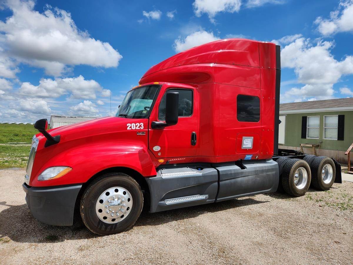 2019 International LT Sleeper Semi Truck Mid Roof Sleeper, Cummins