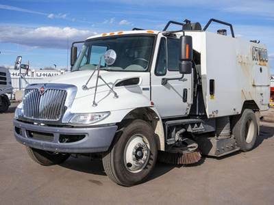 International DuraStar 4300 Sweeper Truck