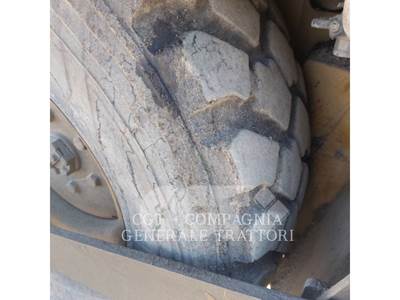 Caterpillar AP-300 Asphalt Paver