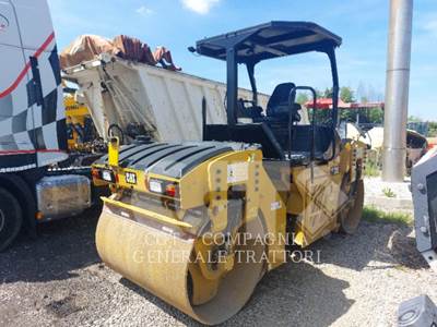 Caterpillar CB7 Asphalt Paver