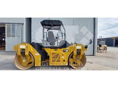 Caterpillar CB7 Asphalt Paver