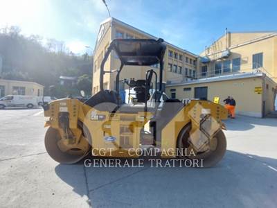 Caterpillar CB7 Asphalt Paver
