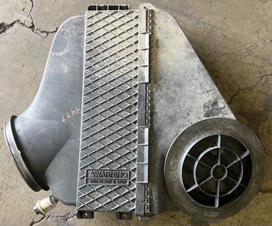 Freightliner Cascadia Air Cleaner / Air Filter Housing