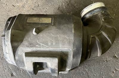 Freightliner Cascadia Air Cleaner / Air Filter Housing