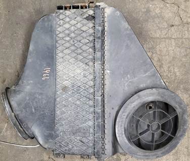 Freightliner Cascadia Air Cleaner / Air Filter Housing