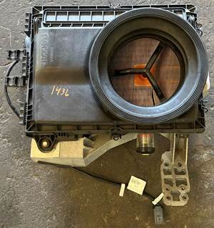 Kenworth Air Cleaner / Air Filter Housing for a Kenworth T370