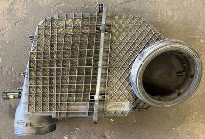 Kenworth T680 Air Cleaner / Air Filter Housing