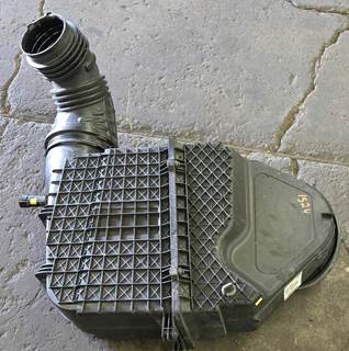 Kenworth T680 Air Cleaner / Air Filter Housing