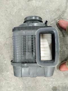 Kenworth T680 Air Cleaner / Air Filter Housing