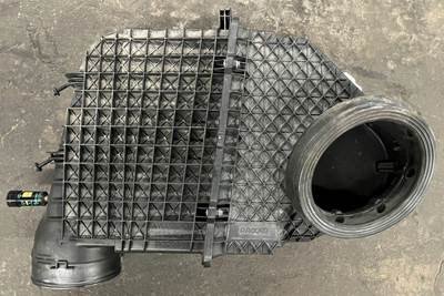 Peterbilt 567 Air Cleaner / Air Filter Housing