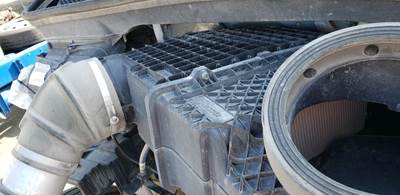 Peterbilt 579 Air Cleaner / Air Filter Housing