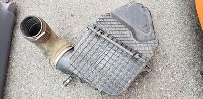 Peterbilt 579 Air Cleaner / Air Filter Housing