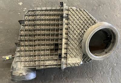 Peterbilt 579 Air Cleaner / Air Filter Housing
