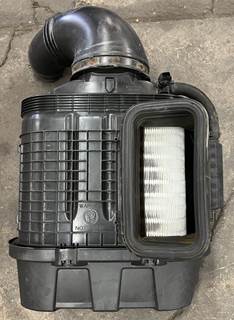 Peterbilt 579 Air Cleaner / Air Filter Housing