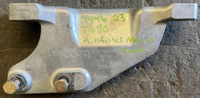 Air cleaner support bracket pulled from a 2023 Kenworth T680 run for only 4K