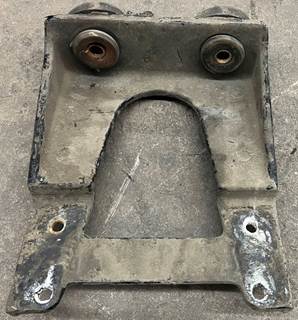 Solid mount rear cab mounting bracket in good used condition. Should fit
