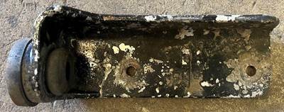 Cab support / mount pulled from a PACCAR truck, see pictures. OEM P/N K235-1419