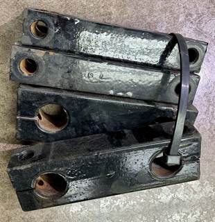 Paccar 
Shackle Front Axle 
Set of 4 