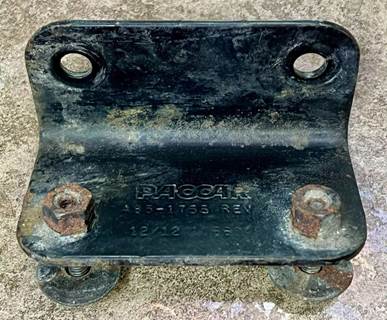 Paccar 
Kenworth 
Support Lower Fairing Ext Bracket