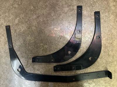 Paccar Sleeper Extender Brackets (Set-3/Pieces) 
T85-6233 X 1 
T85-6226 X 2