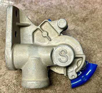Midland  Gladhand Hose Bracket 