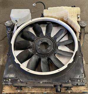 Kenworth T680 Cooling Assembly