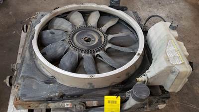 Kenworth T800 Cooling Assembly for a Kenworth T8 Series