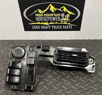 PACCAR Dash Panel W/ Rocker Switch Cluster & Vent - No Ignition