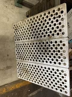 Kenworth T660 Deck Plate / Catwalk