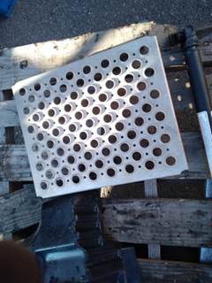 Kenworth T680 Deck Plate / Catwalk