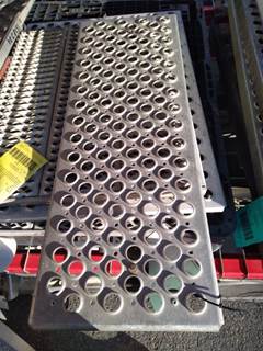 Kenworth T680 Deck Plate / Catwalk