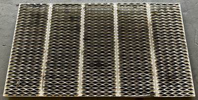 Peterbilt 389 Deck Plate / Catwalk