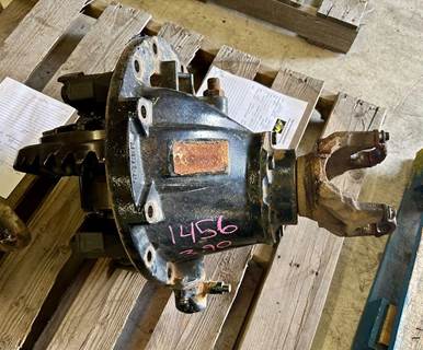 Eaton RDP40-3.90 Rear Differential for a Peterbilt 567
