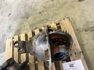 Eaton RS404-3.90 Rear Differential for a Kenworth T800