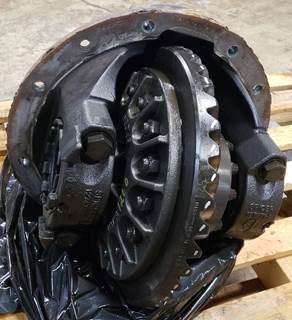 Spicer RSP41 Rear Differential for a Peterbilt 579