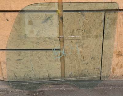 Peterbilt 579 Left Front Door Glass