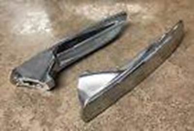 USED LEFT AND RIGHT CHROME DOOR HANDLES (PAIR)
Chrome peeling in some areas