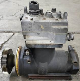 Wabco 884 060 047 0 Air Compressor for a Peterbilt 389