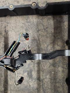 MX11 valve train casing assembly / jake fence / injector harness off of a