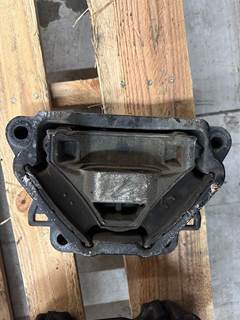 Freightliner Cascadia Engine Mount