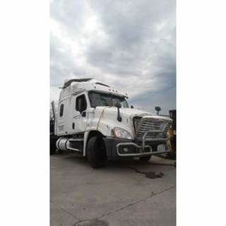 Detroit DD15 Engine for a Freightliner Cascadia