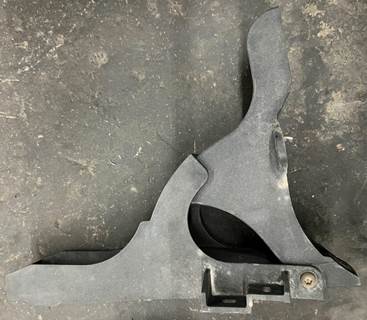 Freightliner Cascadia Right Fender Extension