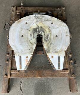 Holland W900L Fifth Wheel for a Kenworth W900L